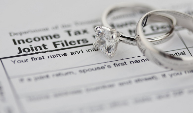 Married Couples How To Decide If You Should File Joint Or Separate Tax